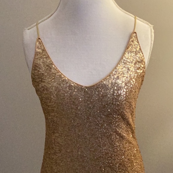 Six crisp days, matte gold sequin tank - Picture 4 of 15
